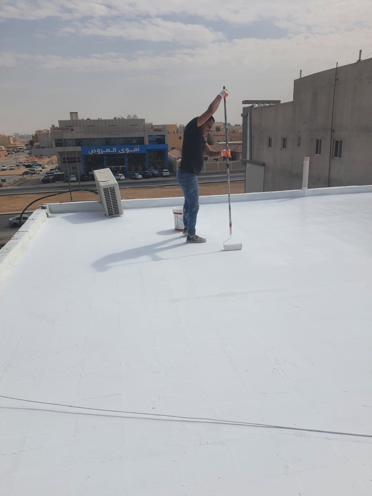 كشف ومعالجة التسربات بالرياض: معالجة الشروخ والزوايا ومزاريب الصرف لضمان عدم تسرب المياه